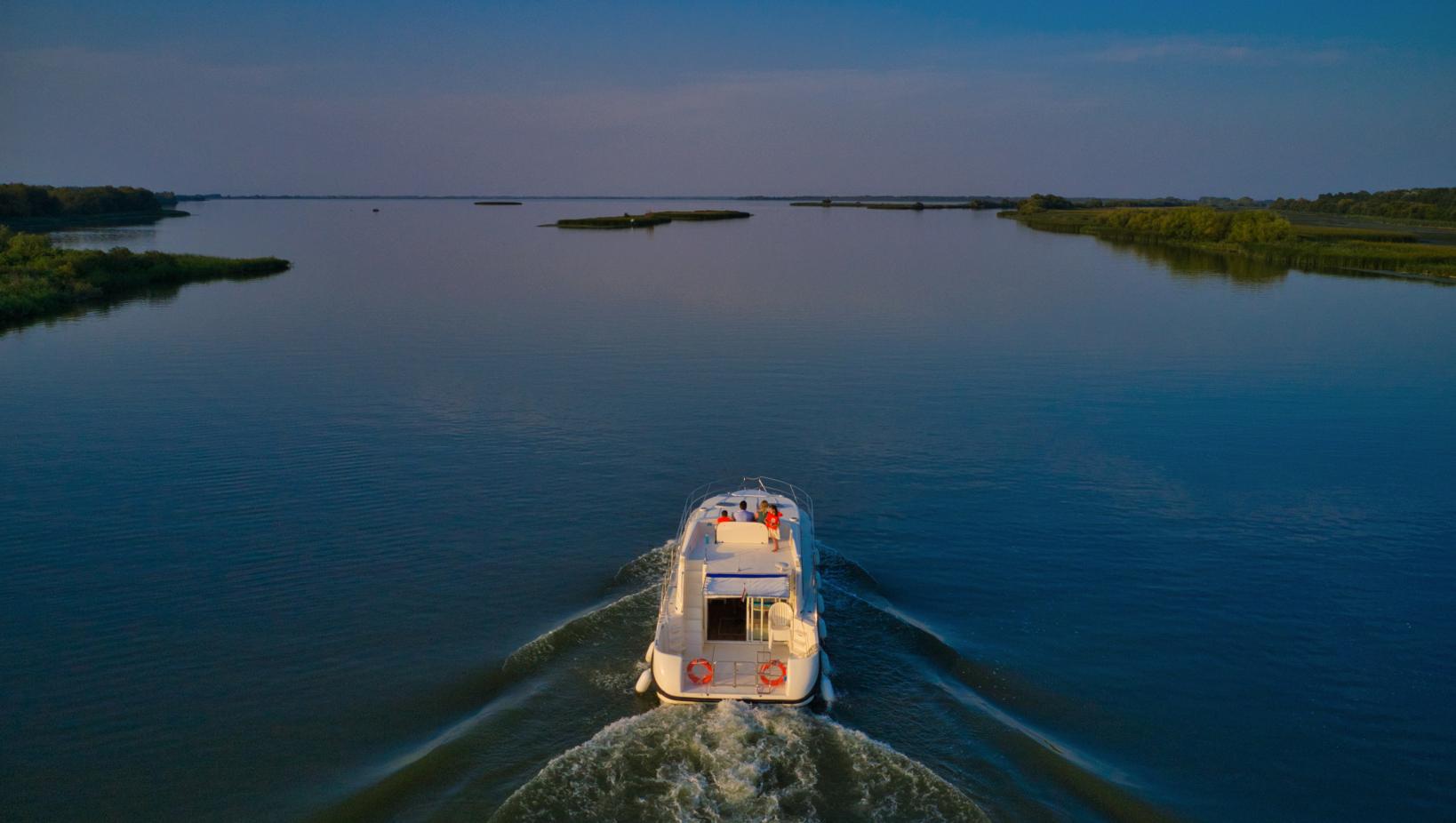 Nyaralóhajózás a Tisza-tavon